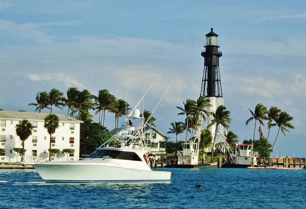 Sportfishing boat passing Hillsboro Inlet Lighthouse at Lighthouse Point, Lighthouse Point